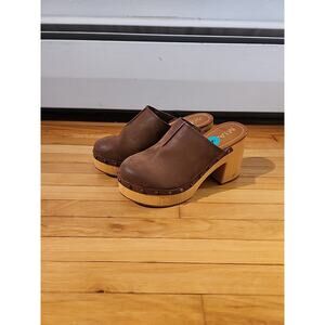 VTG MIA Wooden Clogs Mules Y2K Brown Distressed Leather US Size 8 Chunky Heel